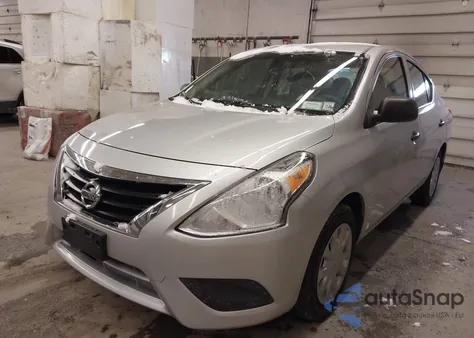 2015 Nissan Versa 1.6 S+ z USA, uszkodzony, nr VIN 3N1CN7AP2FL867207